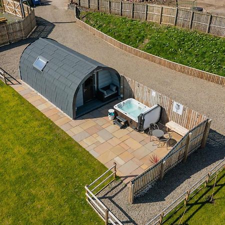 Thistle Pod Farm Stay With Hottub Sleeps 2 Galston  外观 照片