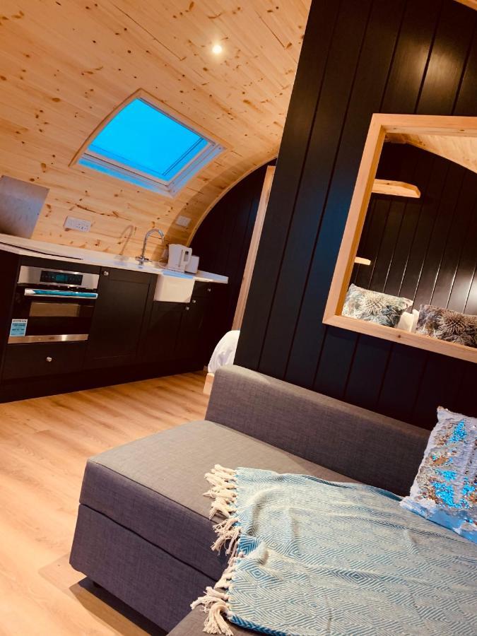 Thistle Pod Farm Stay With Hottub Sleeps 2 Galston  外观 照片