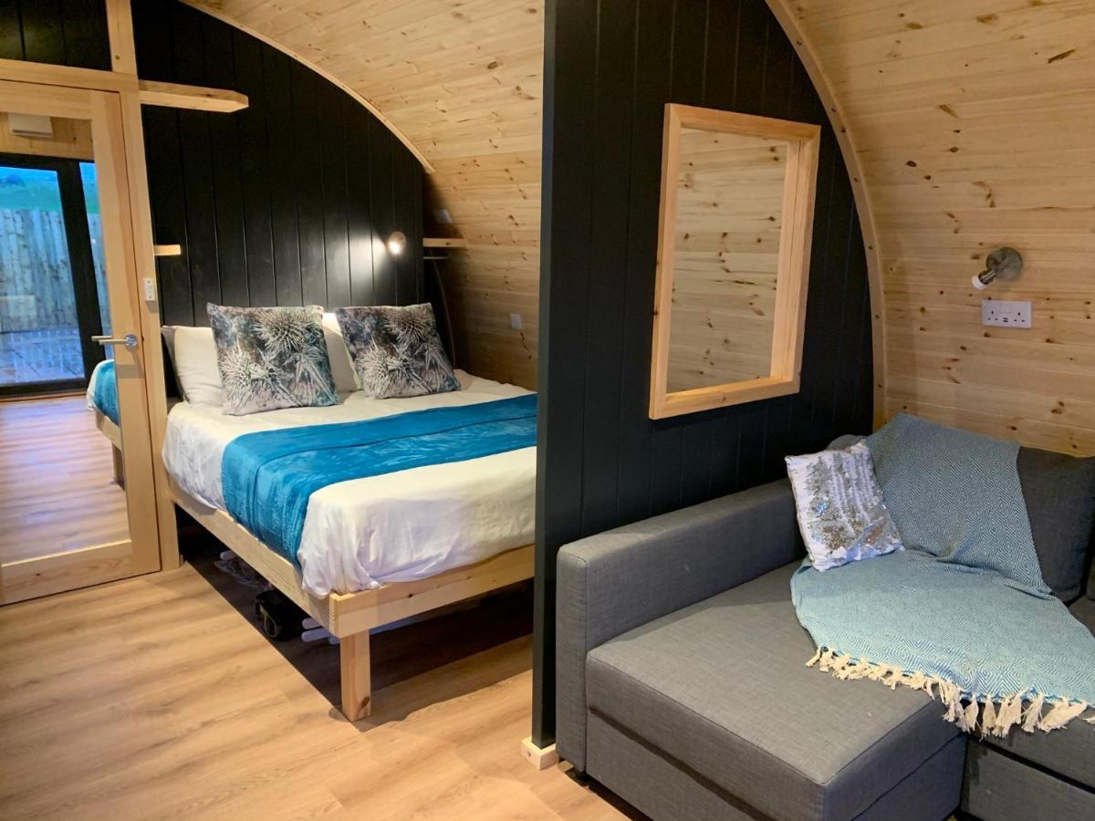 Thistle Pod Farm Stay With Hottub Sleeps 2 Galston  外观 照片
