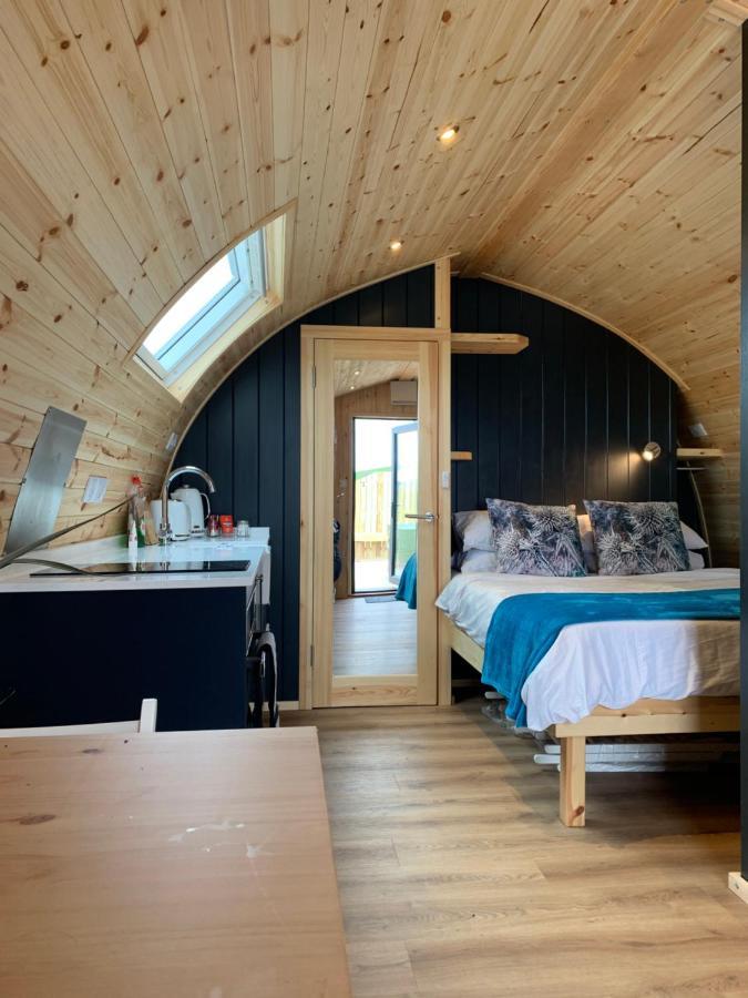 Thistle Pod Farm Stay With Hottub Sleeps 2 Galston  外观 照片